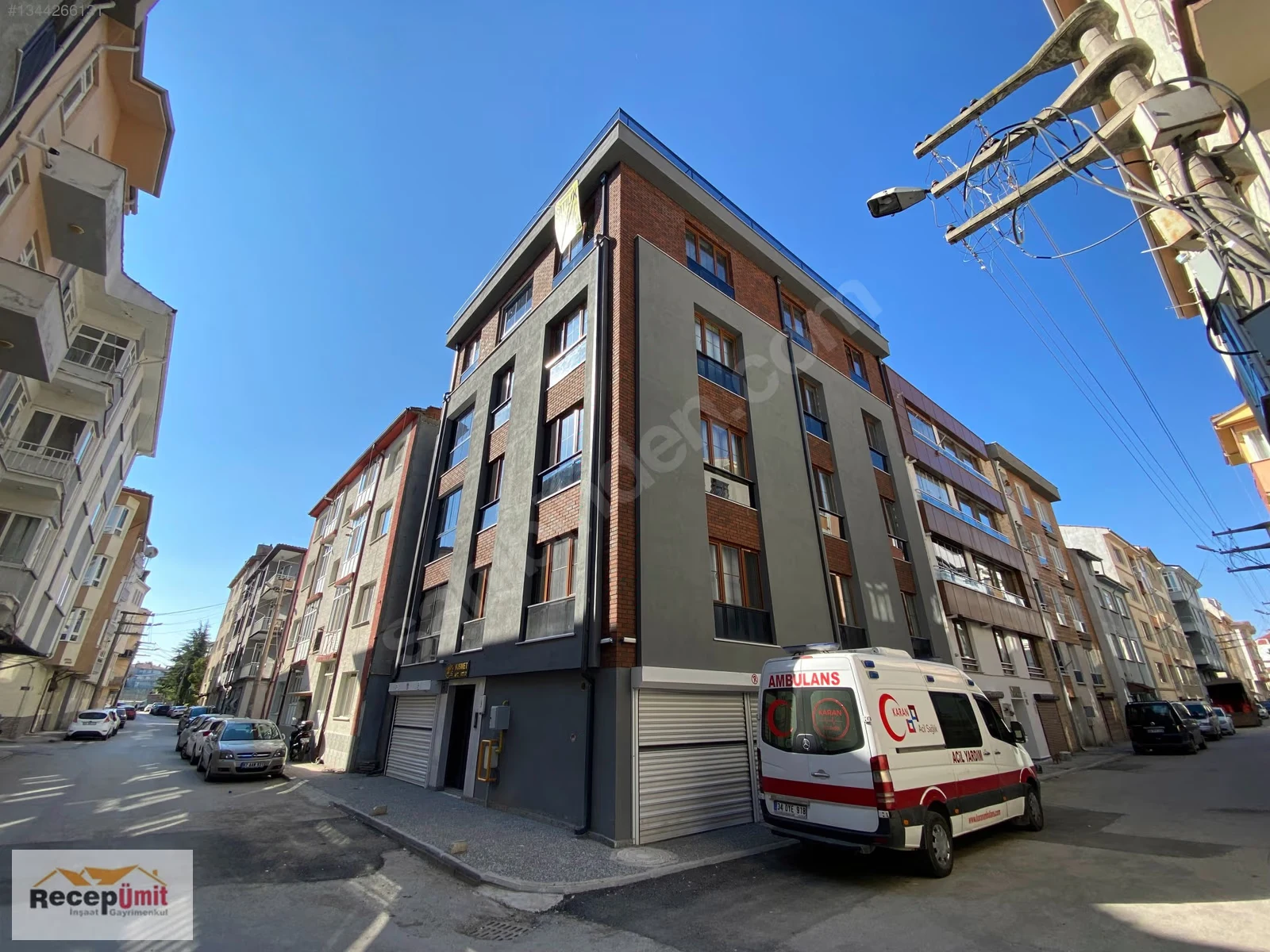 2+1 apartment for sale in Kırmızıtoprak with shared private garage